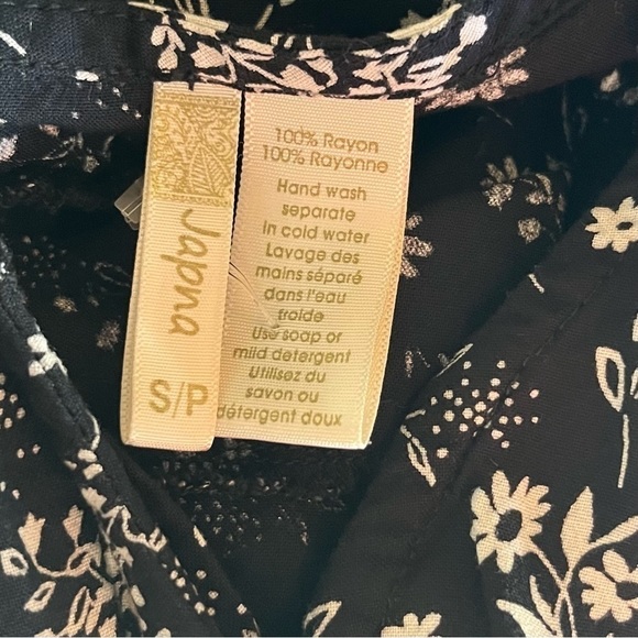 Japna V-neck Black and White Floral Romper Size Small - Picture 7 of 8